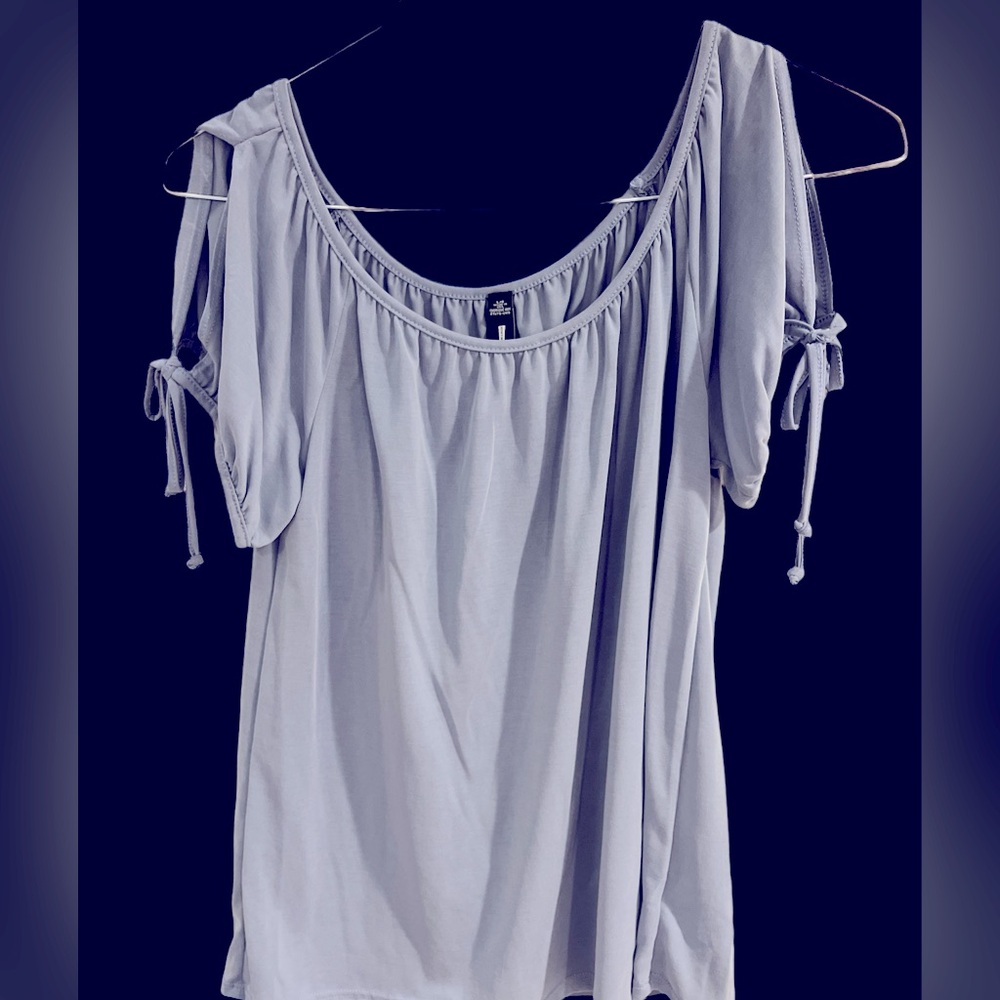 Lord & Taylor Design Lab cute blouse with sleeve cutouts